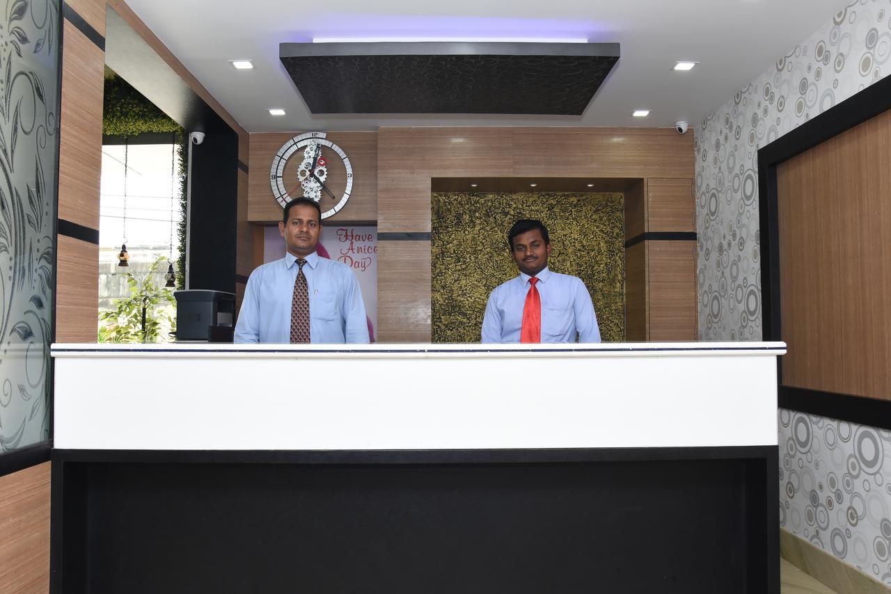 Hotel Bnson Blue Cuttack Exteriör bild