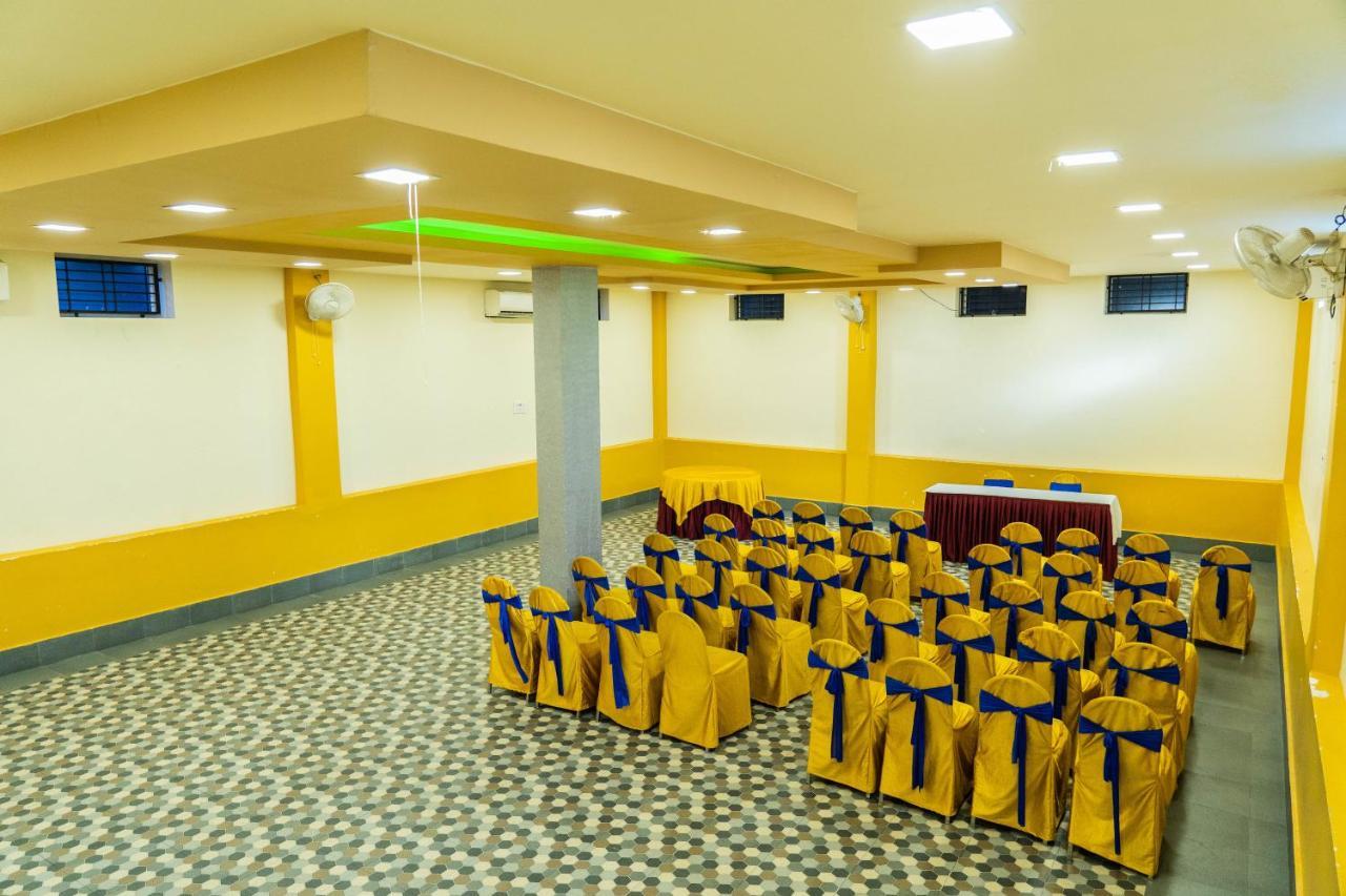 Hotel Bnson Blue Cuttack Exteriör bild