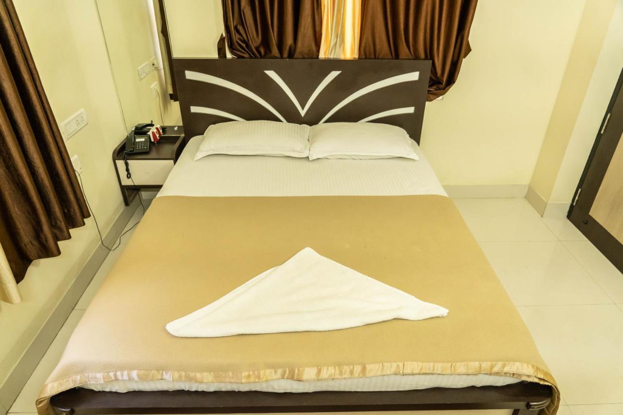 Hotel Bnson Blue Cuttack Exteriör bild